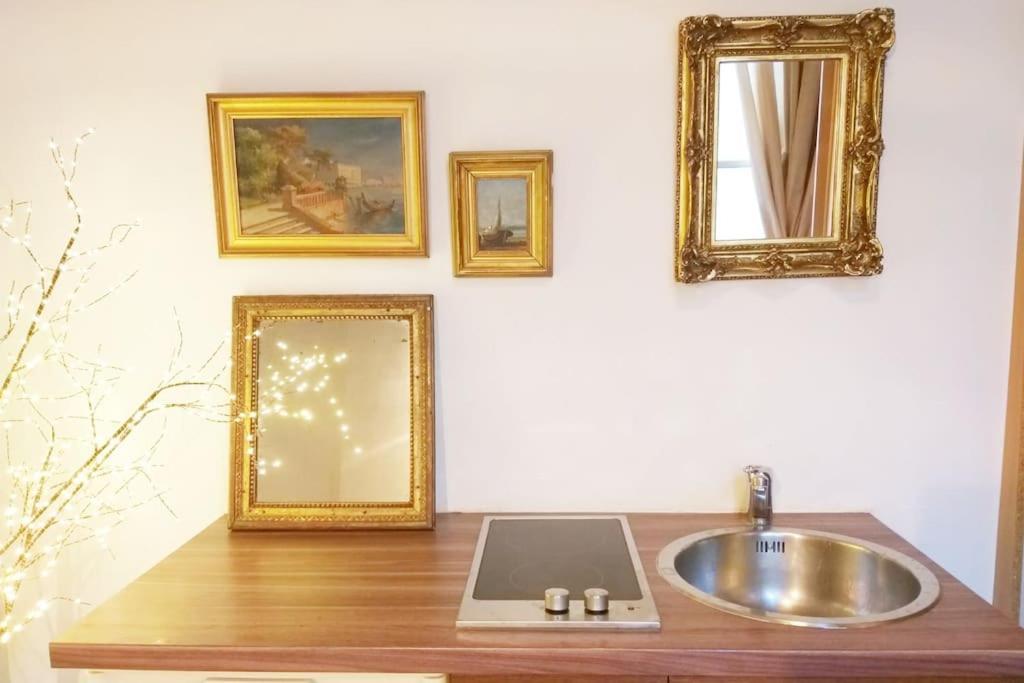 Small Luxurious Room In The Heart Of Saint Germain Paris Eksteriør bilde